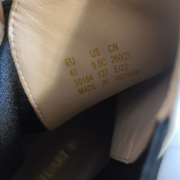 Stuart Weitzman Norah Lug Sole Chelsea Boots - Picture 8 of 11